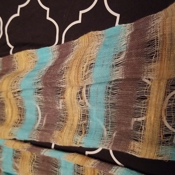 Women's scarf - Picture 2 of 3